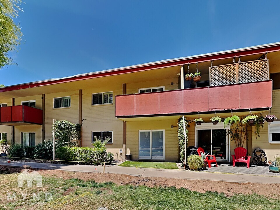 355 E Thomas Rd in Phoenix, AZ - Building Photo