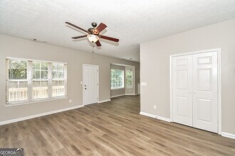 480 Burdett Ridge Ct in College Park, GA - Building Photo - Building Photo