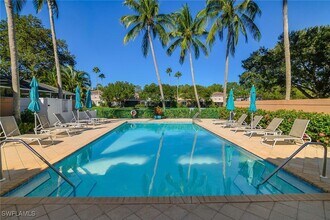 5549 Cove Cir in Naples, FL - Building Photo - Building Photo