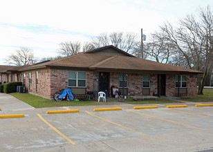 Crown Point Apartments in Venus, TX - Building Photo - Building Photo