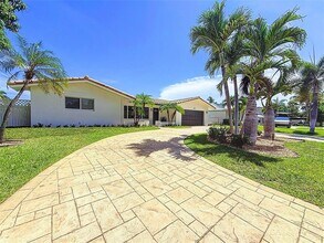 2910 NE 19th St in Pompano Beach, FL - Foto de edificio - Building Photo