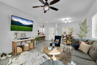 7481 Moonglade St in North Las Vegas, NV - Building Photo - Building Photo
