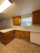 2214 N Vickie St in Visalia, CA - Building Photo - Building Photo