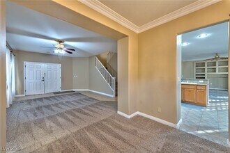 809 Royal Birch Ln in Las Vegas, NV - Building Photo - Building Photo