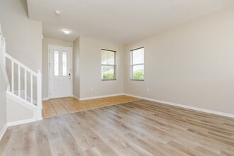 1007 N Platte Way in Poinciana, FL - Building Photo - Building Photo