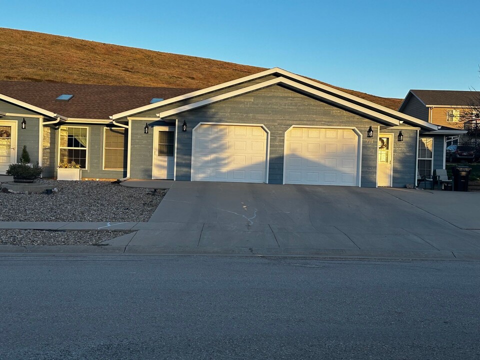 734 S 34th St in Spearfish, SD - Building Photo