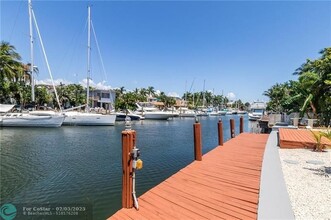 85 Fiesta Way in Fort Lauderdale, FL - Building Photo - Building Photo