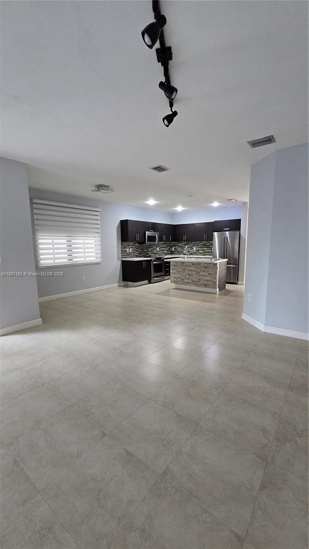 10320 NW 70th Terrace in Doral, FL - Building Photo - Building Photo