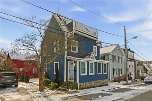 7 Bacheller St in Newport, RI - Building Photo