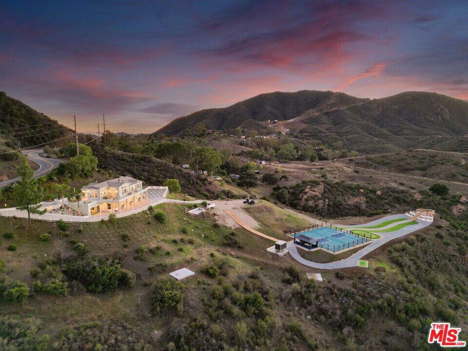 265 Westlake Blvd in Malibu, CA - Building Photo
