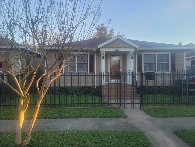 2115 Avenue O in Galveston, TX - Building Photo - Building Photo