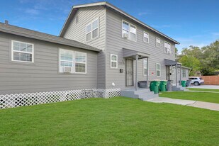 2311 N Louis St, Unit 2311 .5 in Victoria, TX - Building Photo