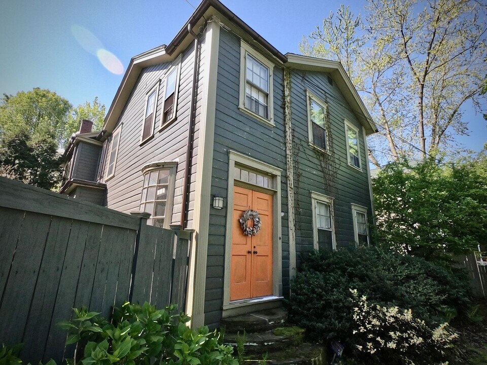 2 Schoolhouse Ln in Pittsburgh, PA - Building Photo