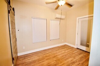 5105 Sherman St-Unit -2 in Houston, TX - Building Photo - Building Photo