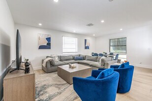 825-827-827 SW 14th St in Fort Lauderdale, FL - Building Photo