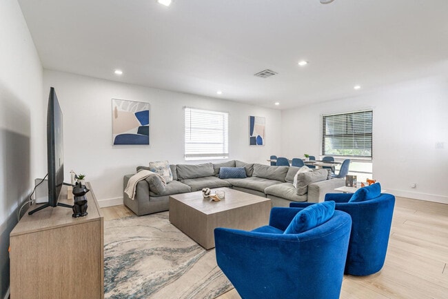 property at 825-827-827 SW 14th St