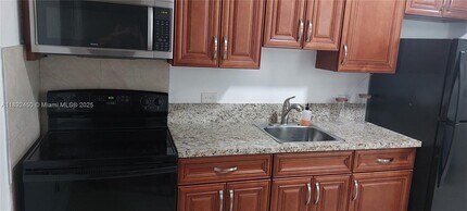 250 SW 4th St in Dania Beach, FL - Building Photo - Building Photo