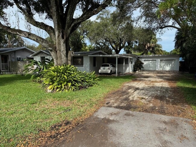 property at 1821 SW 23rd St