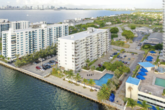 Caribbean Towers Condominium in North Bay Village, FL - Building Photo - Building Photo