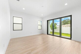 1450 SW 23rd St in Fort Lauderdale, FL - Building Photo - Building Photo