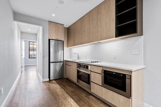 188 1st Ave, Unit 2S in New York, NY - Foto de edificio - Building Photo