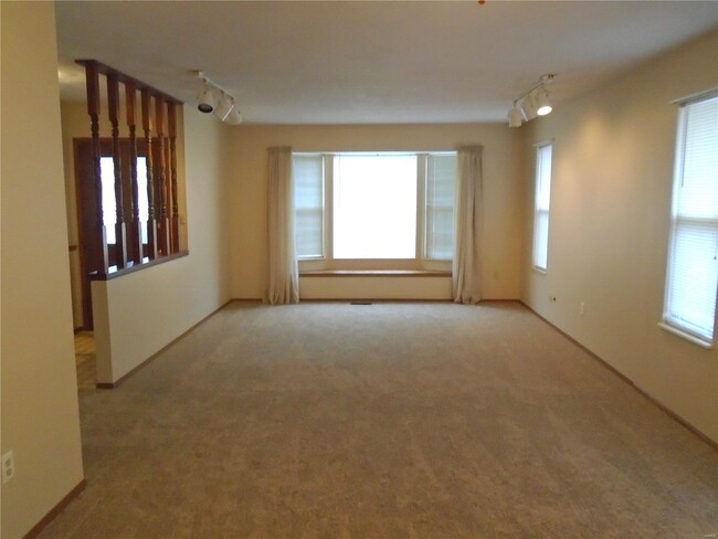 1520 Royal Oak Ct in O'Fallon, IL - Building Photo - Building Photo