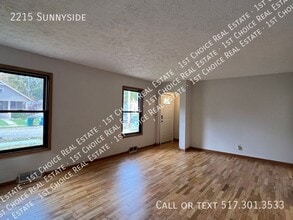 2215 Sunnyside Ave in Lansing, MI - Building Photo - Building Photo