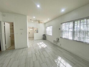 2024 NE 183rd St in North Miami Beach, FL - Building Photo - Building Photo