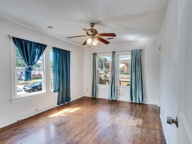 5224 Bernardo De Galvez Ave in Galveston, TX - Building Photo - Building Photo