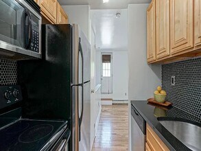 1909 Christian St, Unit 1909 Christian Street, Apt C in Philadelphia, PA - Foto de edificio - Building Photo