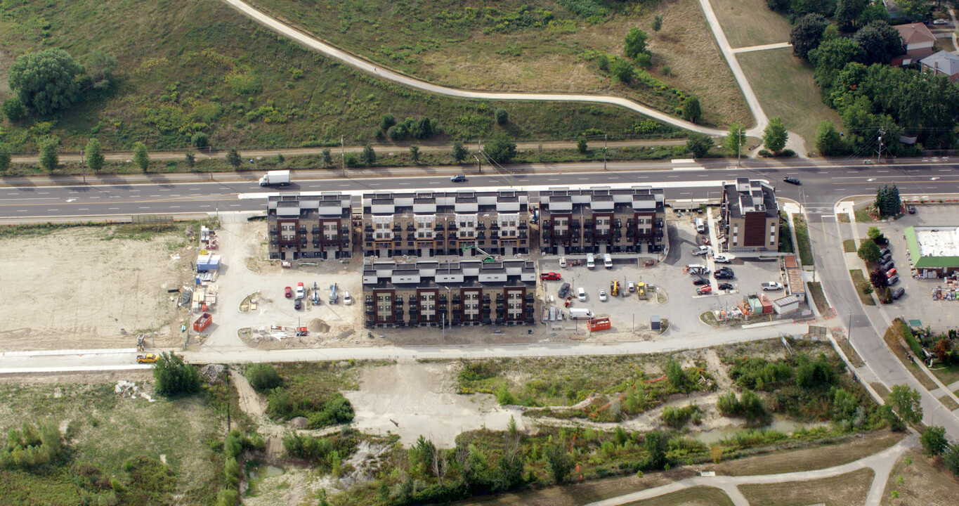 Parkside Urban Towns in Kitchener, ON - Building Photo