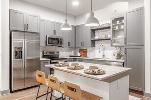 Aura Thirty2 in Austin, TX - Building Photo