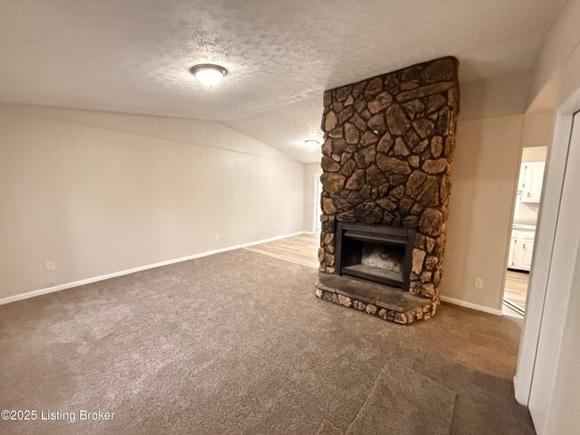 8401 Roseborough Rd in Louisville, KY - Building Photo - Building Photo