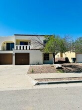 5509 Oakbriar Cir in El Paso, TX - Building Photo - Building Photo
