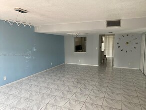 802 NE 26th Ave in Hallandale Beach, FL - Building Photo - Building Photo