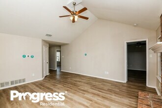 1354 Gainsborough Way in Fort Worth, TX - Foto de edificio - Building Photo