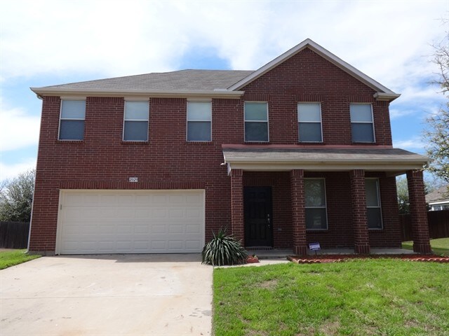 2029 Wild Turkey Dr in Midlothian, TX - Building Photo