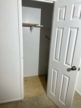 4961 Apollostar Ct, Unit 4 in Las Vegas, NV - Foto de edificio - Building Photo