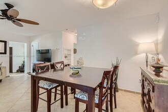6890 SW 51st St in Miami, FL - Building Photo - Building Photo