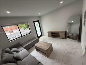 944 Jefferson Ave in Miami Beach, FL - Foto de edificio - Building Photo