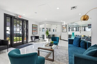 Woodtrail Apartment Homes in Houston, TX - Foto de edificio - Building Photo