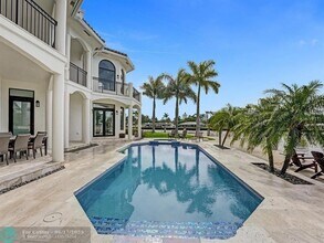 2584 SE 12th St in Pompano Beach, FL - Foto de edificio - Building Photo