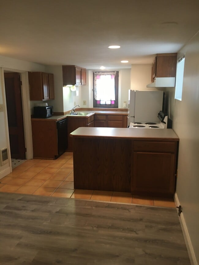 1391 Franklin Ave, Unit 1 in Astoria, OR - Foto de edificio - Building Photo