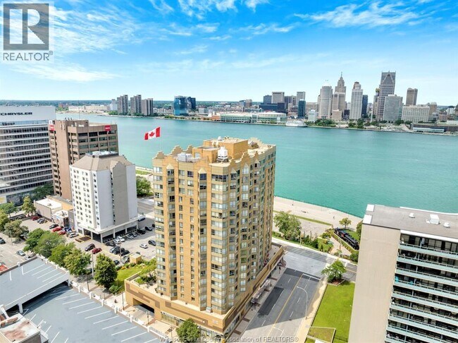 75 Riverside Dr E in Windsor, ON - Building Photo - Building Photo