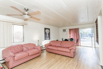 2425 Spring St in Woodridge, IL - Building Photo - Building Photo