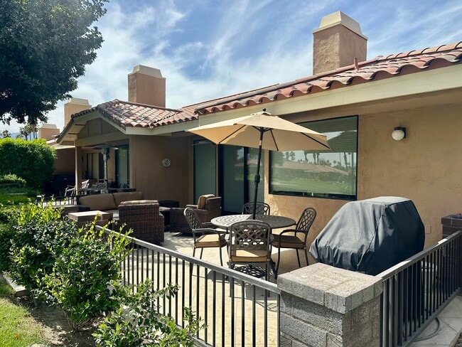 254 Santa Barbara Cir in Palm Desert, CA - Foto de edificio - Building Photo
