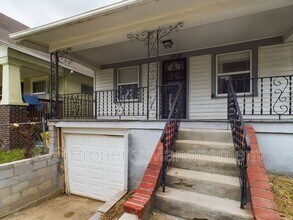 3032 Elmwood Ave in Kansas City, MO - Building Photo - Building Photo