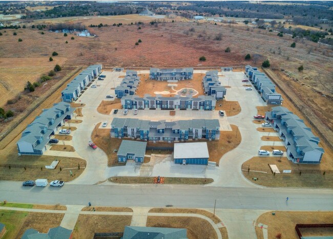 Lakeshore Landing in Ardmore, OK - Building Photo - Building Photo