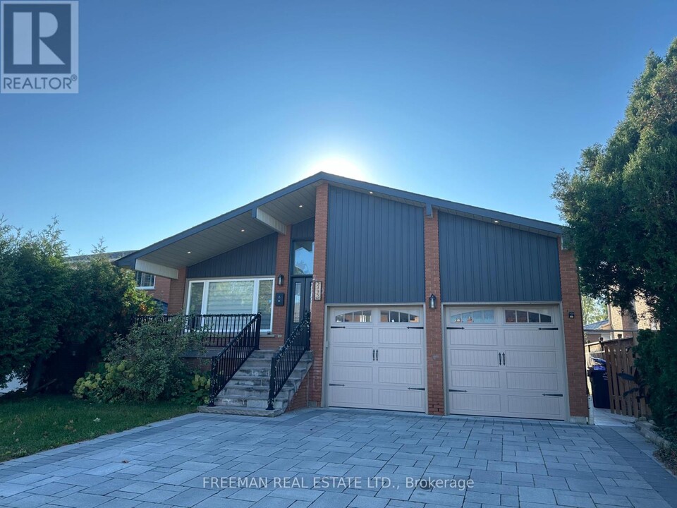 2495 Privet Crescent in Mississauga, ON - Building Photo