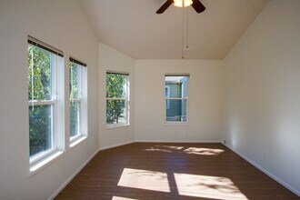 235 SW Hooker St in Portland, OR - Building Photo - Building Photo